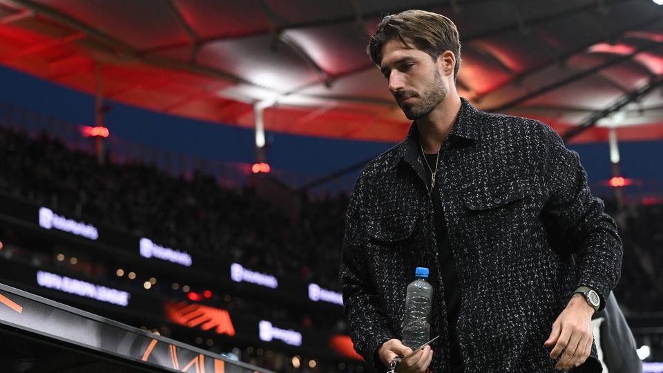 Nur Zuschauer: Eintracht-Kapitän Kevin Trapp leidet an Schienbein-Schmerzen.