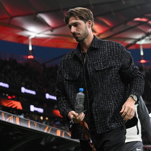 Nur Zuschauer: Eintracht-Kapitän Kevin Trapp leidet an Schienbein-Schmerzen.