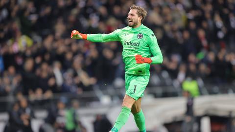 Kevin Trapp bejubelt den Sieg in der Europa League. 