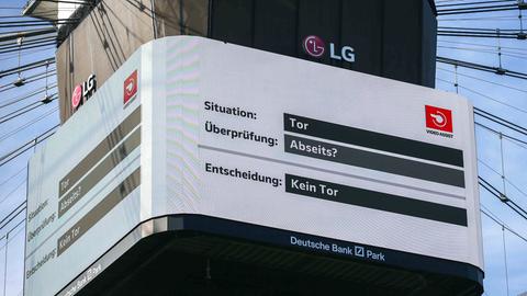Die VAR-Entscheidung bei Frankfurt-Köln.