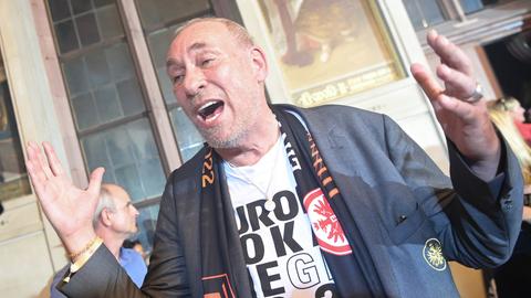 Peter Fischer bei den Feierlichkeiten zum Sieg der Eintracht in der Europa League im Frankfurter Römer.