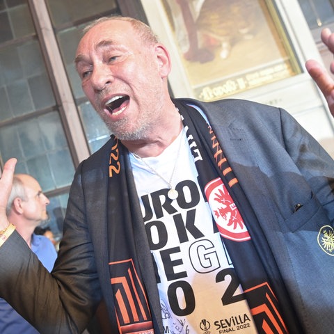 Peter Fischer bei den Feierlichkeiten zum Sieg der Eintracht in der Europa League im Frankfurter Römer.