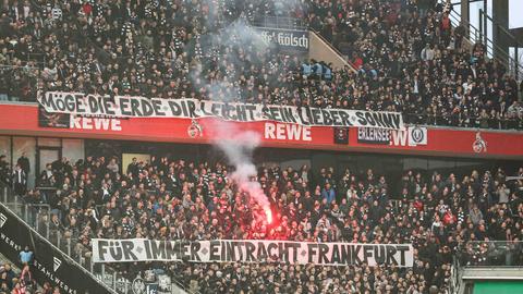Eintracht-Fans gedenken Sonny beim Spiel in Köln