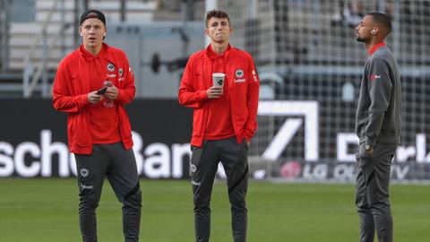 Jens Petter Hauge und Jesper Lindström (v.l.) vor dem Spiel gegen Hertha.