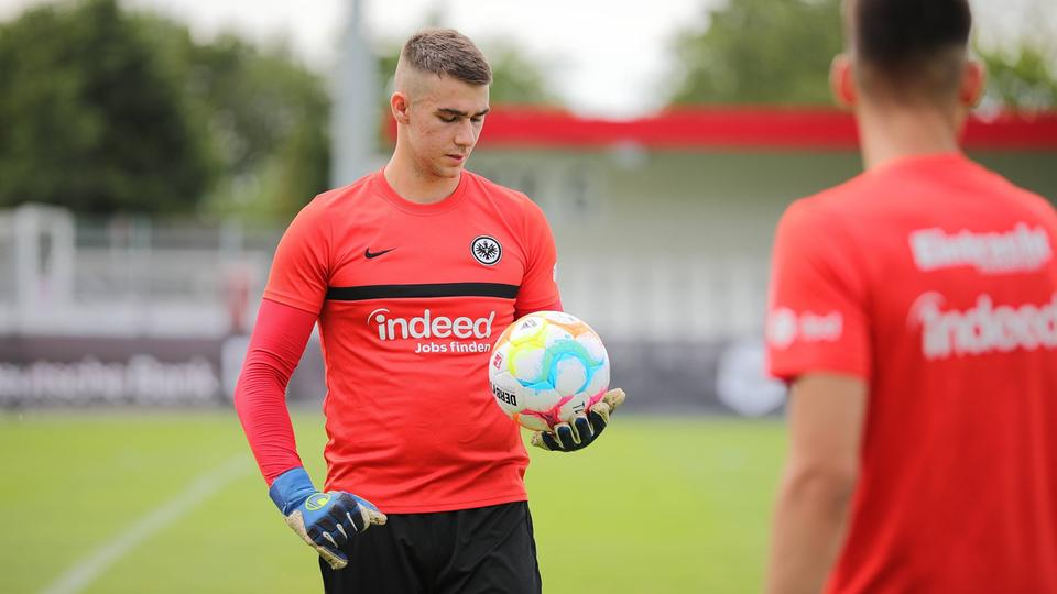 Jannik Horz im Sommer 2022 beim Trainingsauftakt der Eintracht-U21