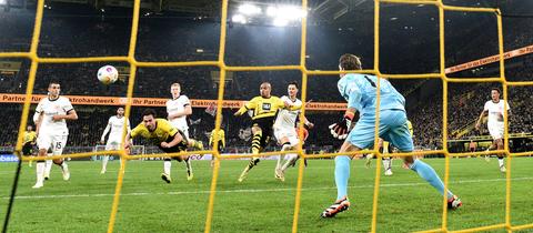 Mats Hummels trifft zum 2:1 für den BVB gegen Frankfurt. 