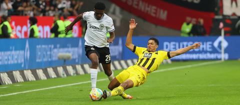 Ebimbe von Eintracht Frankfurt im Duell mit Dortmunds Bellingham