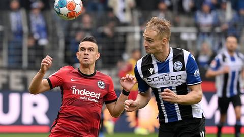 Borre von Eintracht Frankfurt gegen den Bielefelder Pieper