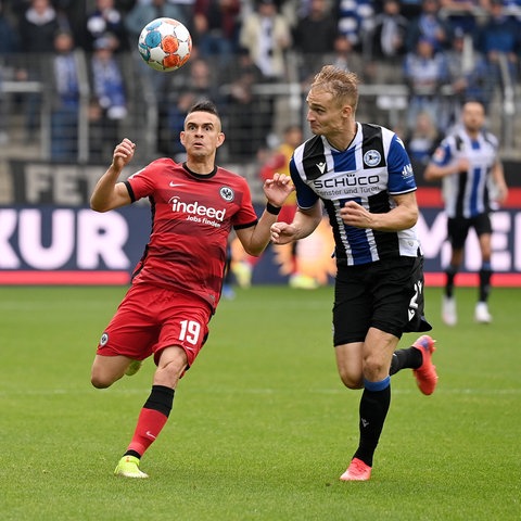 Borre von Eintracht Frankfurt gegen den Bielefelder Pieper