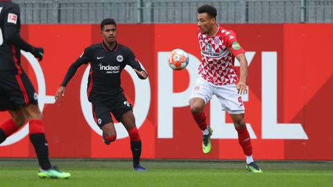 Eintracht-Neuzugang Ansgar Knauff beim Testspiel in Mainz
