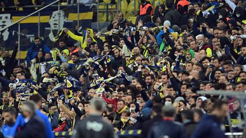 Fans von Fenerbahce Istanbul im Stadion