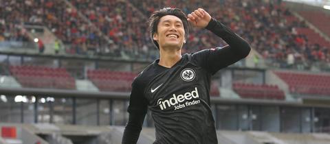 Kamada bejubelt seinen Treffer in Stuttgart