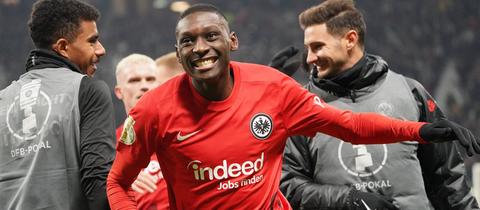 Kolo Muani von Eintracht Frankfurt jubelt