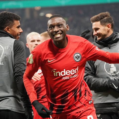 Kolo Muani von Eintracht Frankfurt jubelt