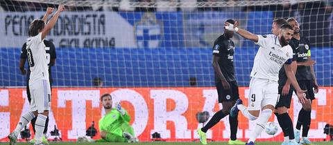 Madrid bejubelt das 2:0, die Eintracht-Spieler schauen traurig.