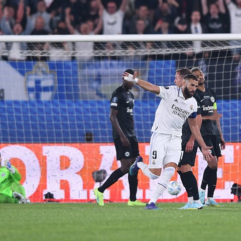 Madrid bejubelt das 2:0, die Eintracht-Spieler schauen traurig.