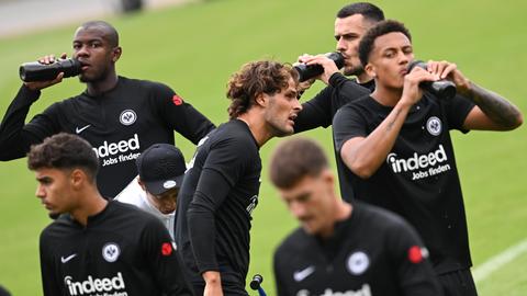 Trinkpause beim Training von Eintracht Frankfurt