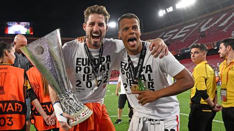 Trapp und Chandler mit dem Pokal