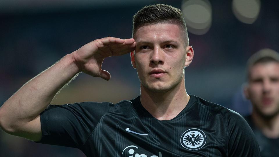 Eintracht-Stürmer Jovic heizt Spekulationen an: 