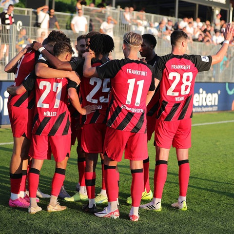 Eintracht-Jubel beim 5:0 gegen Homburg