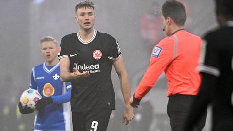 Sasa Kalajdzic gestikuliert in Richtung Schiedsrichter