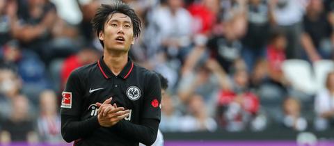 Eintracht-Mittelfeldspieler Daichi Kamada nimmt die Kritik aus dem Fanlager wahr.
