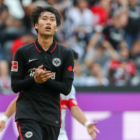 Eintracht-Mittelfeldspieler Daichi Kamada nimmt die Kritik aus dem Fanlager wahr.