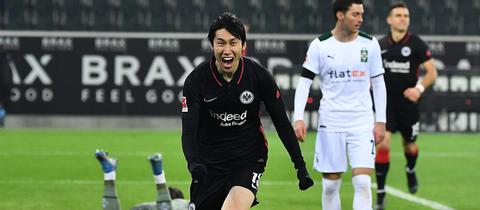 Daichi Kamada bejubelt den Siegtreffer in Gladbach im Dezember 2021.
