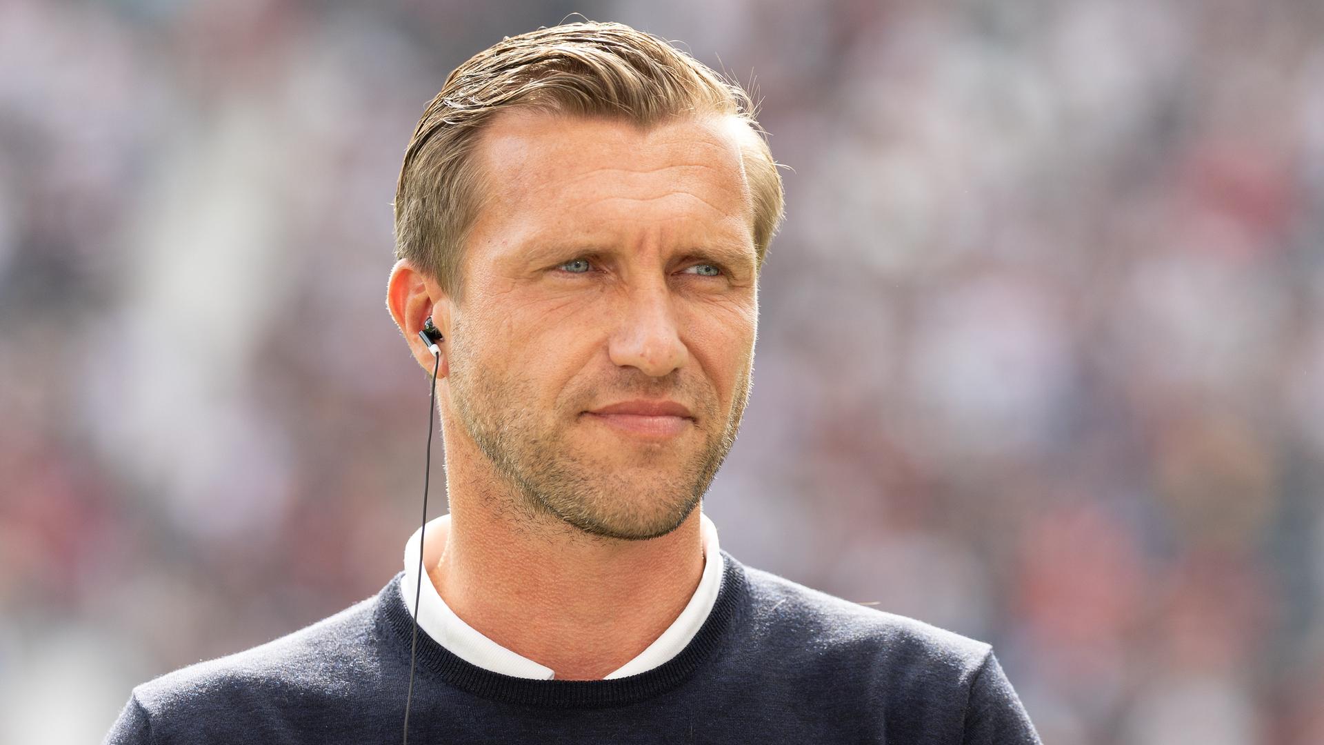 Eintracht Sportvorstand Krösche kündigt Viererkette an Audio