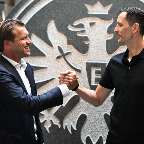 Markus Krösche und Dino Toppmöller im Juli 2023