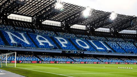 Blick ins leere Maradona Stadion