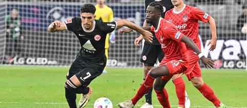 Omar Marmoush von Eintracht Frankfurt im Hinspiel gegen Heidenheim
