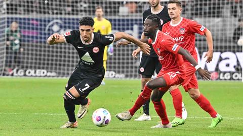 Omar Marmoush von Eintracht Frankfurt im Hinspiel gegen Heidenheim