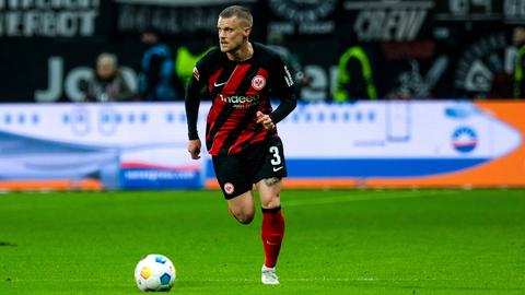 Eintracht-Linksverteidiger Philipp Max blickt dem Spiel in München zuversichtlich entgegen.