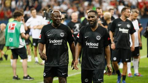 Fußball2000 im Waldstadion: Tony Yeboah und Jay-Jay Okocha.