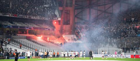 Ausschreitungen im Stade Veledrome von Marseille