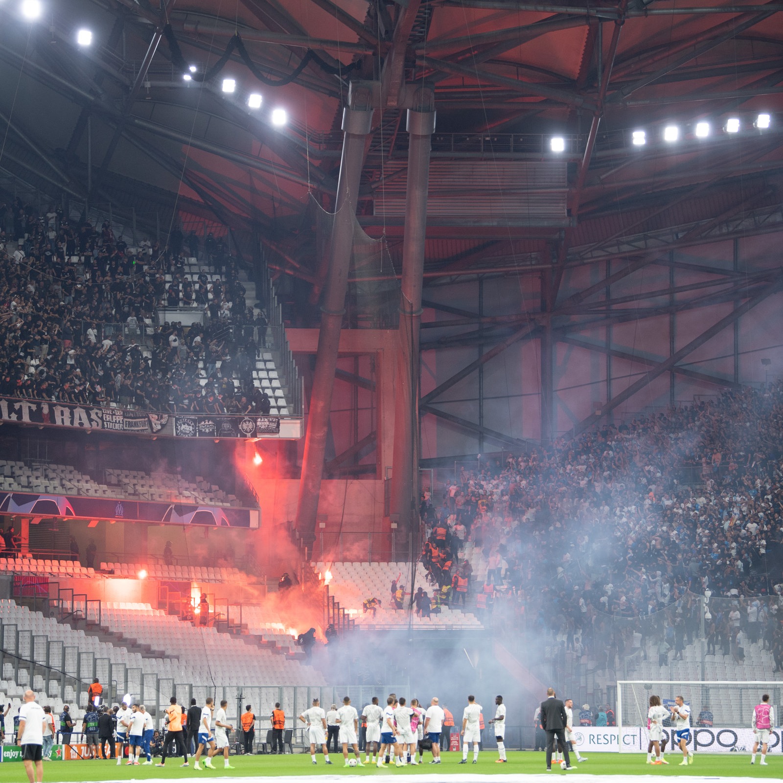 Nach den Ausschreitungen von Marseille ist bei Eintracht Frankfurt Schluss mit lustig hessenschau.de Eintracht Frankfurt