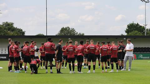 U21 Eintracht Frankfurt mit NLZ-Leiter Alexander Richter