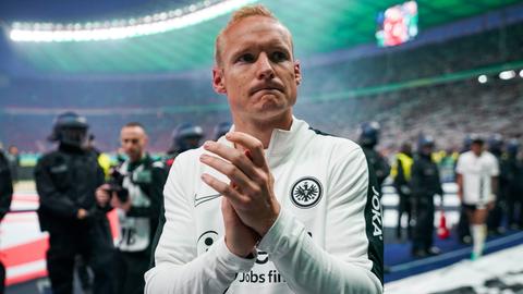 Sebastian Rode applaudiert ins Publikum