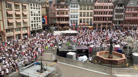 Römerberg in Frankfurt füllt sich 