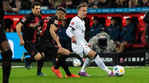 Mario Götze kämpft mit Eintracht um Punkte bei Bayer.