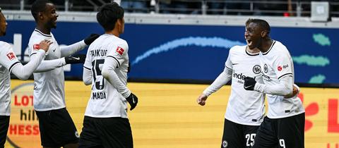 Die Spieler von Eintracht Frankfurt jubeln oft - und stehen im Fokus großer Klubs.