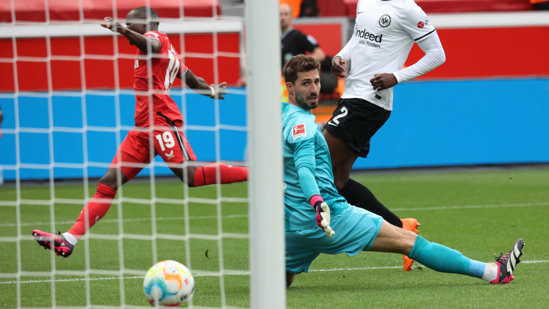 Bayer Leverkusen schießt Eintracht Frankfurt aus den Top Sechs hessenschau.de Eintracht Frankfurt