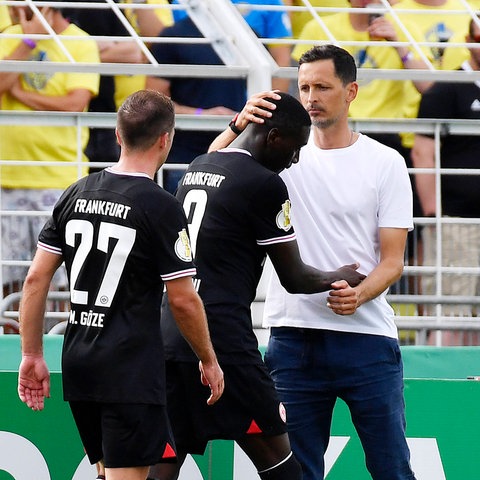 Dino Toppmöller wechselt Randal Kolo Muani und Mario Götze in Leipzig aus.