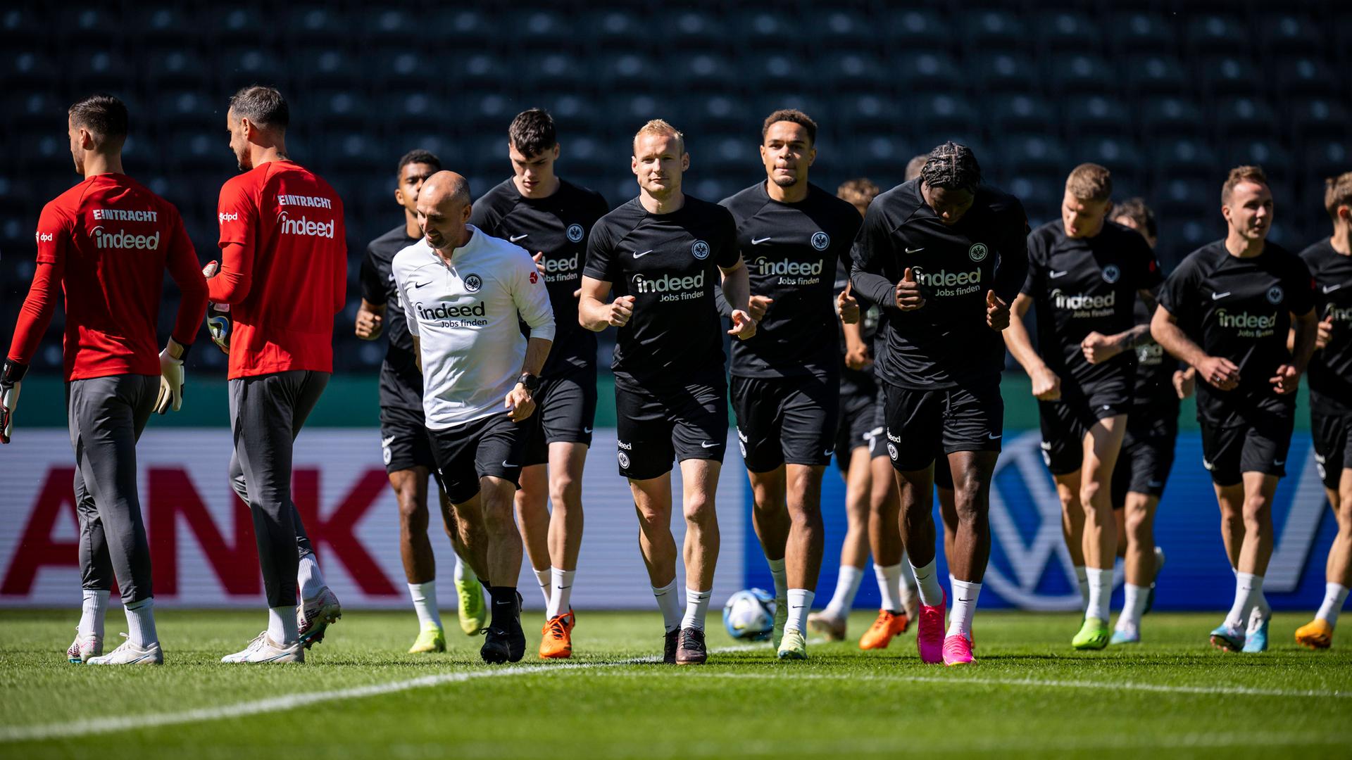 Erstes Mannschaftstraining am Mittwoch Eintracht Frankfurt startet mit RiesenEuphorie
