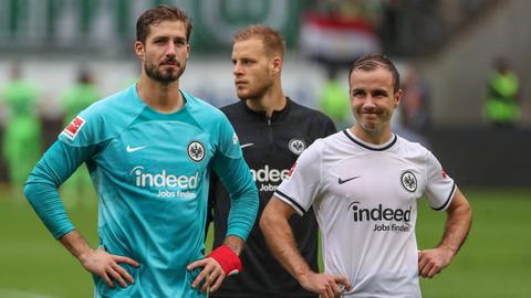 Kevin Trapp, Hrvoje Smolcic und Mario Götze von Eintracht Frankfurt