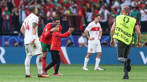 Ein Selfie ging um die Fußballwelt: Der zehnjährige Hesse posiert mit Cristiano Ronaldo.