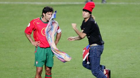 Flitzer Jimmy Jump neben Luis Figo