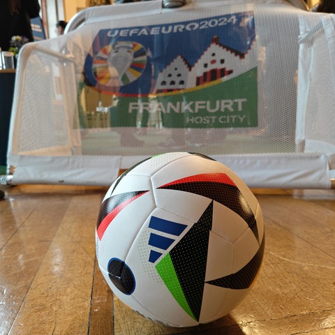 In Frankfurt laufen die Vorbereitungen auf die Fußball-EM 2024.
