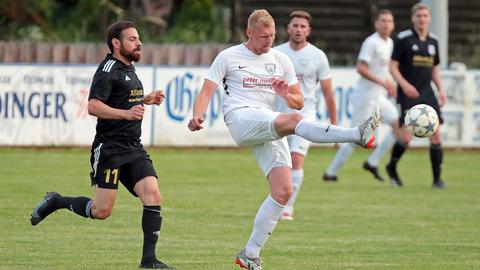 Julian Naumann für die FSG Kirtorf am Ball.